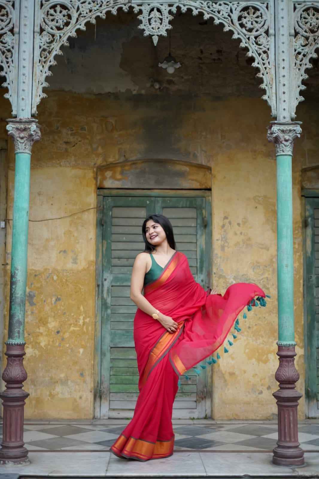 Aangan Rang Scarlet Mul Cotton Saree with Zari Eleganc