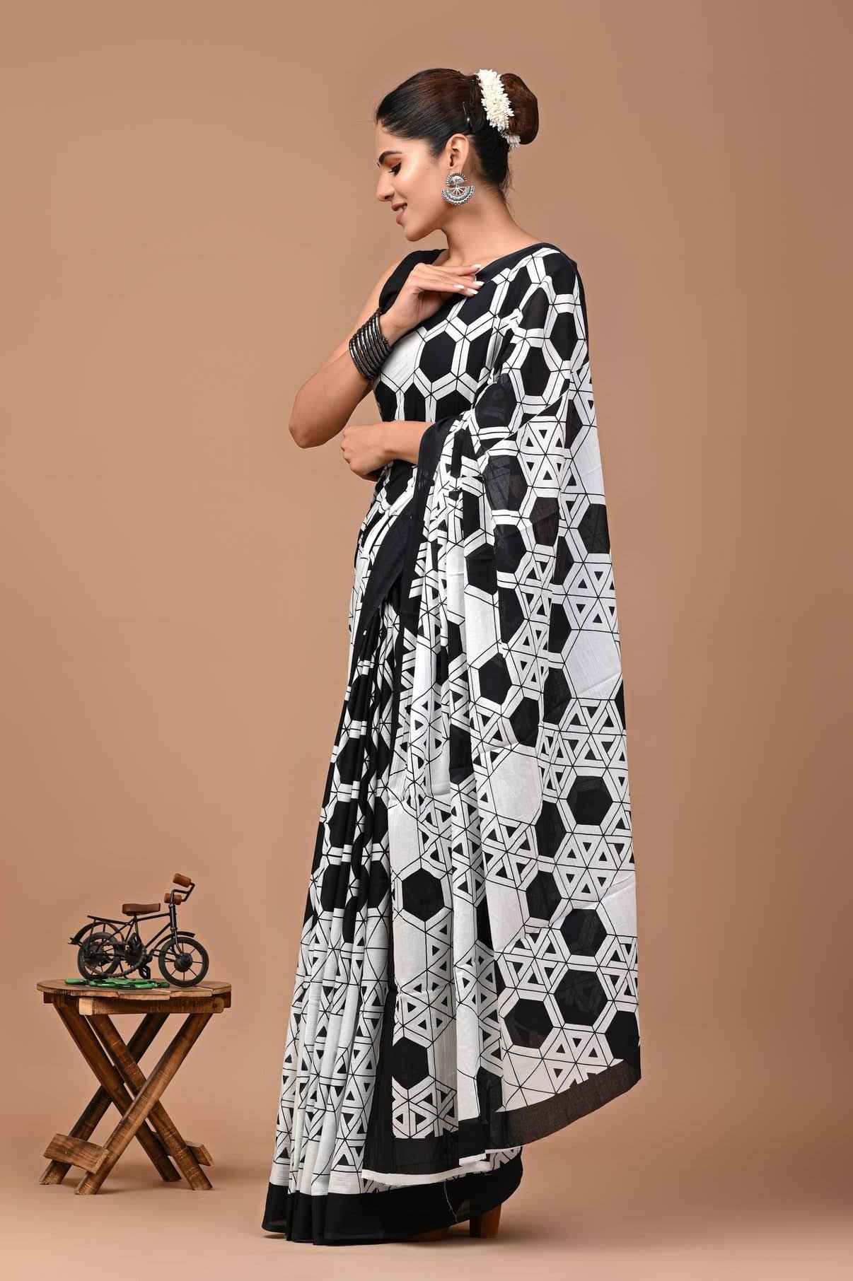 Noir Maze Geometric Mulmul Cotton Saree
